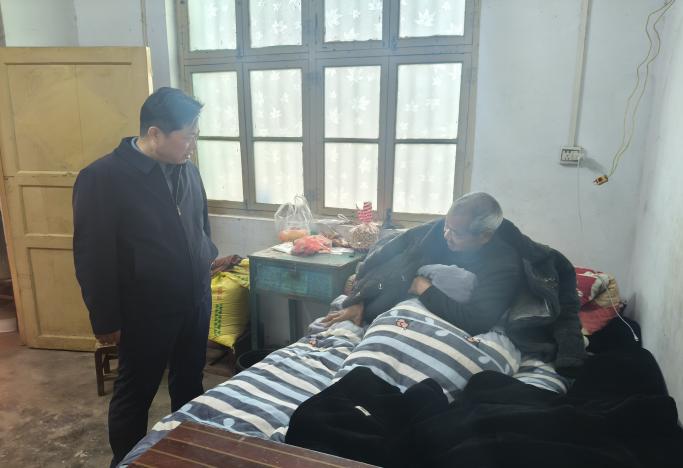 迎新春送祝福入村慰問暖民心 ——民權縣衛健委開展新春走訪慰問活動
